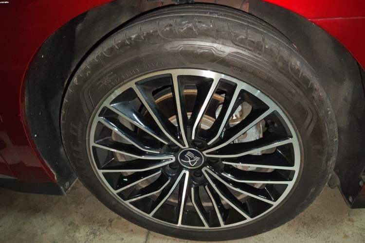 Used BYD Han 2022 DM-i 121KM Luxury Model Right Front Wheel Hub