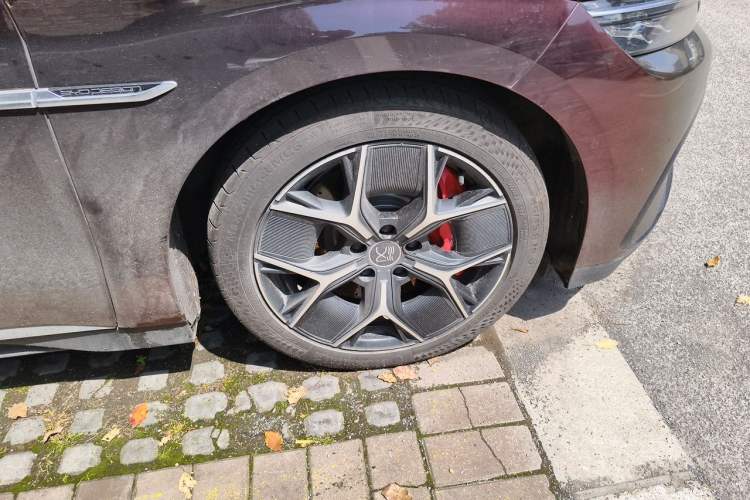 Used BYD Han 2022 EV Genesis Edition 715 km Front-Wheel-Drive Flagship Model Right Front Wheel Hub