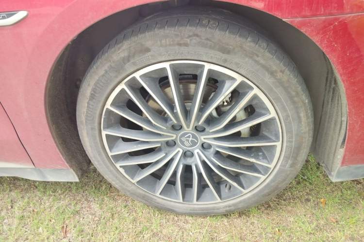 Used BYD Han 2022 DM-i 121KM Prestige Model Right Front Wheel Hub
