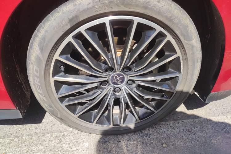 Used BYD Han 2022 DM-i 121KM Prestige Model Right Front Wheel Hub