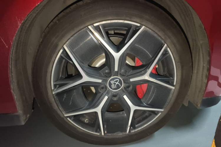 Used BYD Han 2022 EV Genesis Edition 715KM Front-Wheel-Drive Prestige Model Right Front Wheel Hub