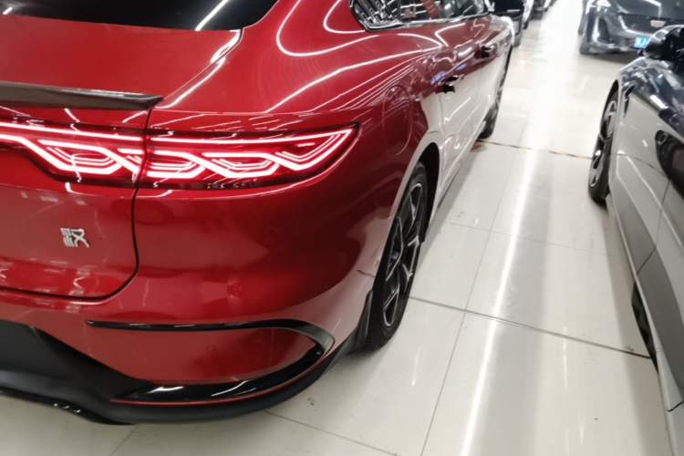 Used BYD Han 2022 EV Genesis Edition 715 km Front-Wheel-Drive Flagship Model Right Rear Taillight