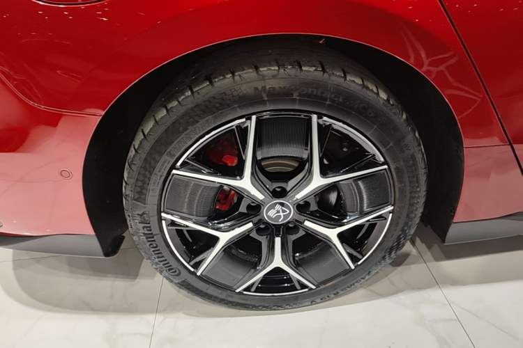 Used BYD Han 2022 EV Genesis Edition 715 km Front-Wheel-Drive Flagship Model Right Rear Wheel Hub