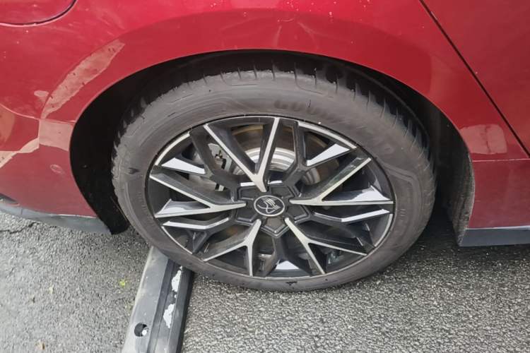 Used BYD Han 2022 EV Genesis Edition 610KM All-Wheel Drive Premium Model Right Rear Wheel Hub