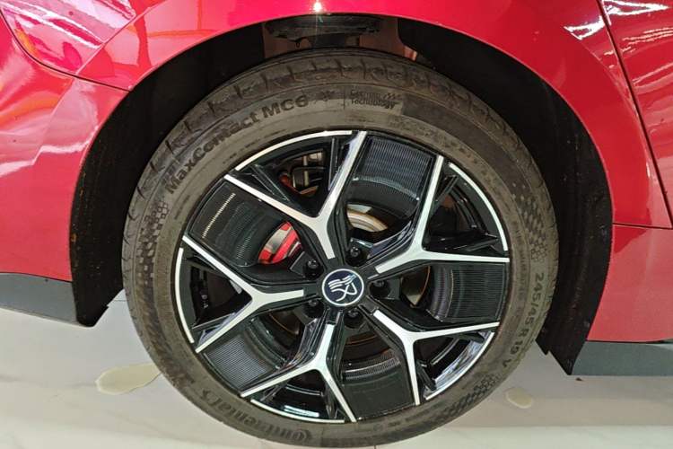 Used BYD Han 2022 EV Genesis Edition 715KM Front-Wheel-Drive Prestige Model Right Rear Wheel Hub