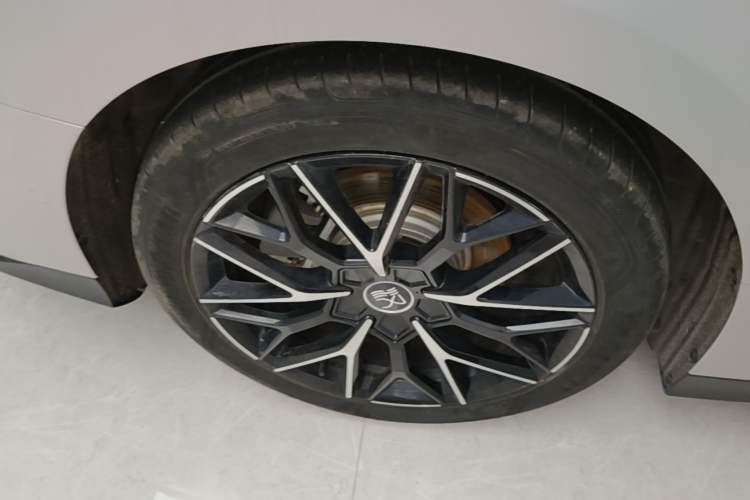 Used BYD Han 2022 EV Genesis Edition 610KM All-Wheel Drive Premium Model Right Rear Wheel Hub
