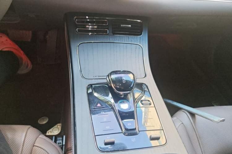 Used BYD Han 2022 DM-i 121KM Luxury Model Audio And AC Panel