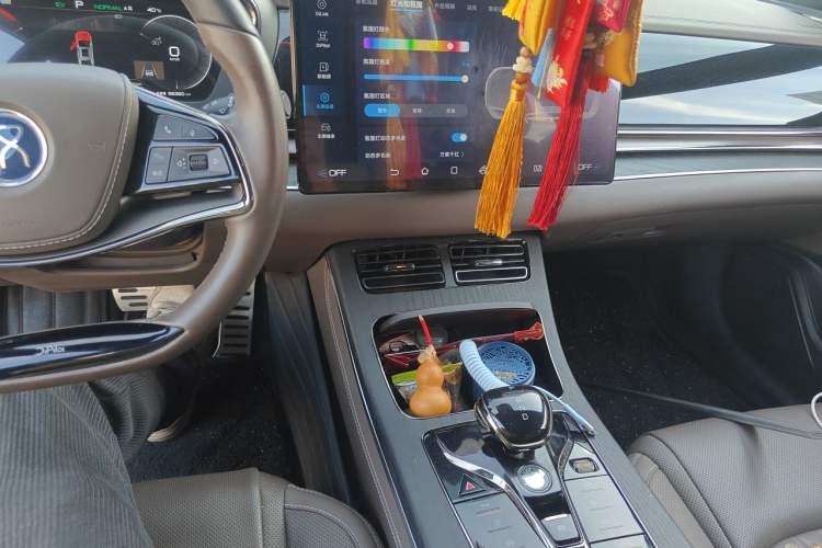 Used BYD Han 2022 DM-i 121KM Luxury Model Audio And AC Panel