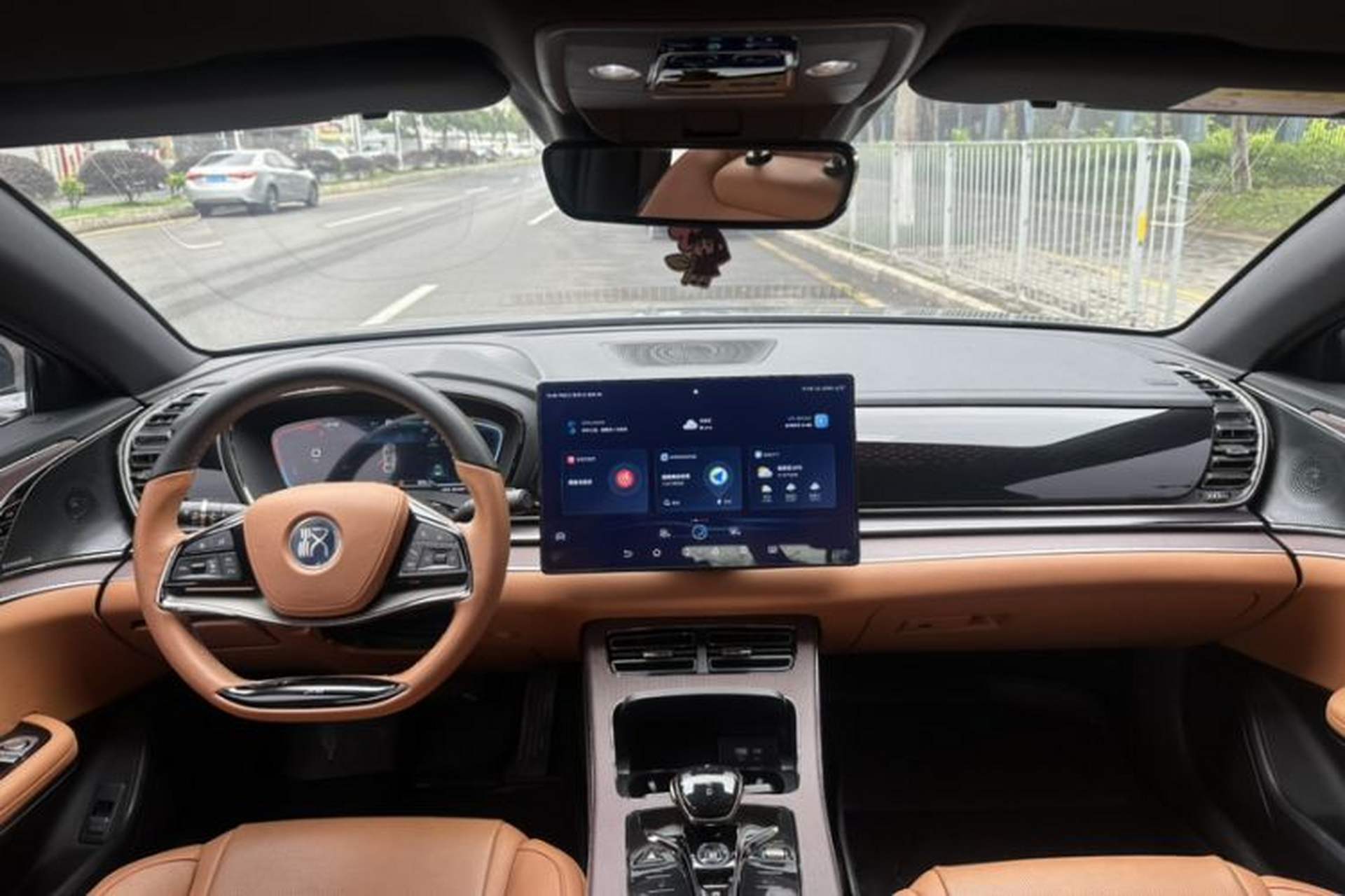 Used BYD Han 2022 DM-i 121KM Luxury Model Audio And AC Panel