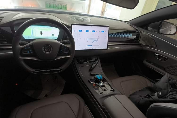 Used BYD Han 2022 DM-i 121KM Luxury Model Audio And AC Panel