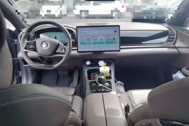 Used BYD Han 2022 DM-i 121KM Luxury Model Center Console
