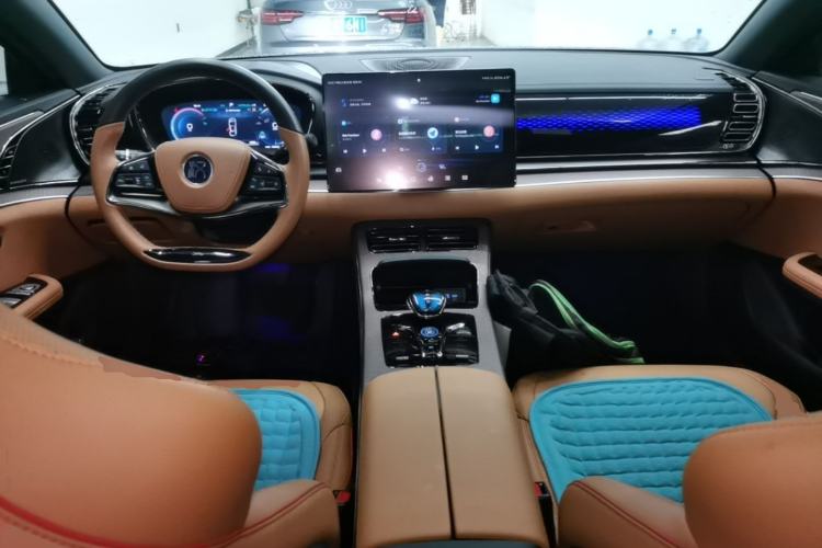 Used BYD Han 2022 DM-i 121KM Luxury Model Center Console