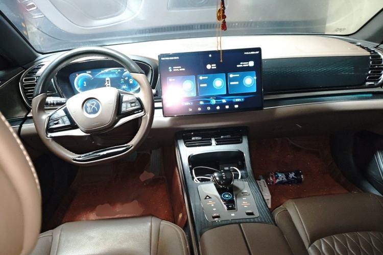 Used BYD Han 2022 DM-i 121KM Luxury Model Center Console