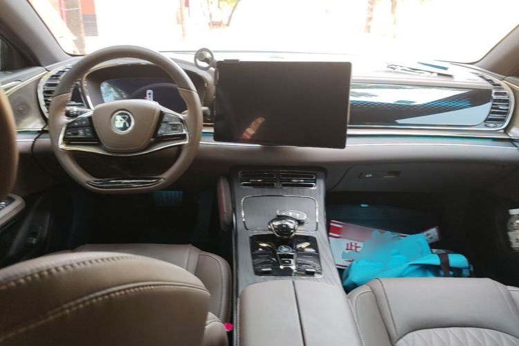 Used BYD Han 2022 DM-i 121KM Luxury Model Center Console