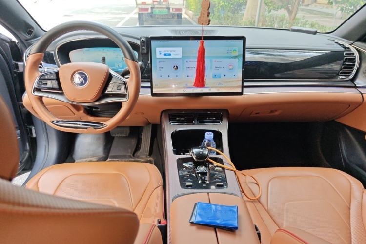 Used BYD Han 2022 DM-i 242km Flagship Model Center Console