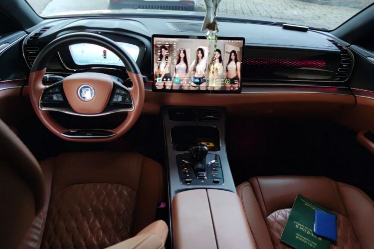Used BYD Han 2022 DM-i 121KM Luxury Model Center Console