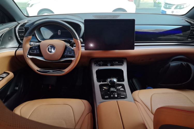 Used BYD Han 2022 DM-i 121KM Luxury Model Center Console