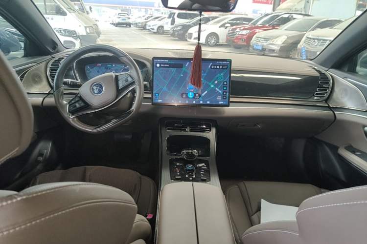 Used BYD Han 2022 EV Genesis Edition 715 km Front-Wheel-Drive Flagship Model Center Console