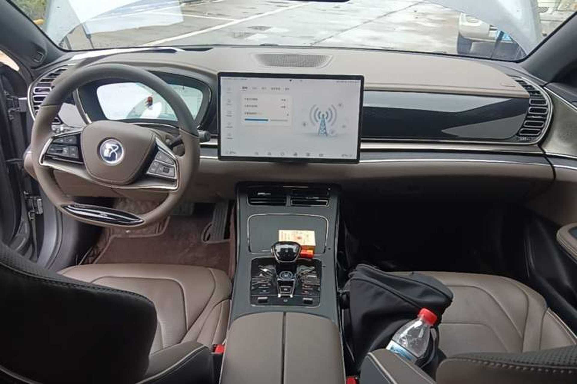 Used BYD Han 2022 EV Genesis Edition 610KM All-Wheel Drive Premium Model Center Console
