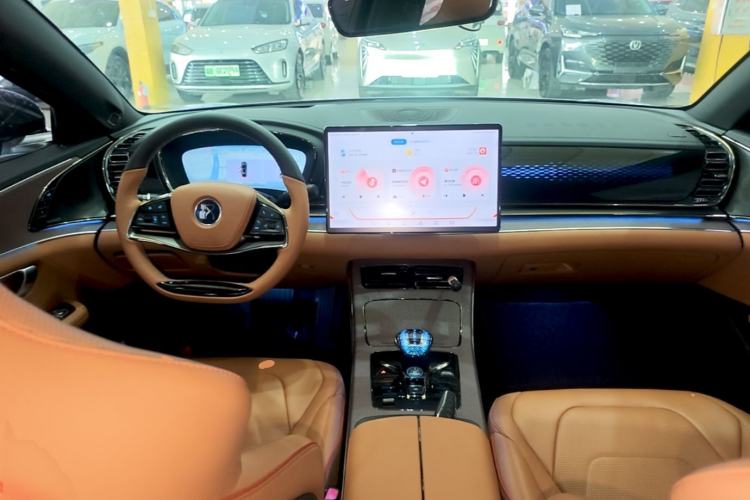 Used BYD Han 2022 EV Genesis Edition 610KM All-Wheel Drive Premium Model Center Console