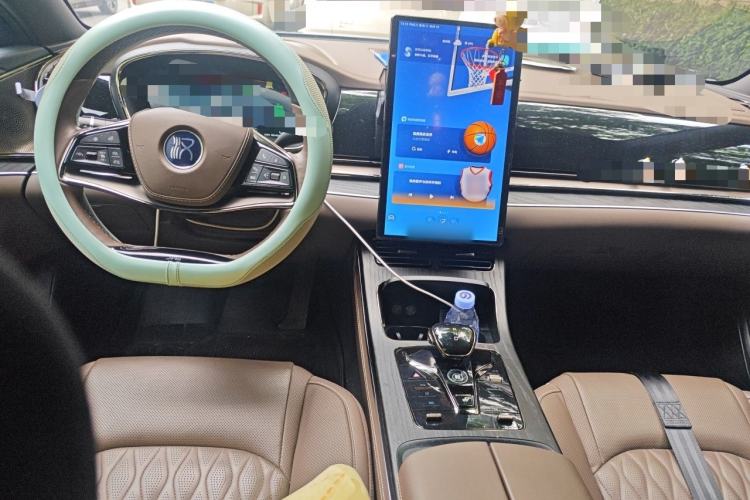 Used BYD Han 2022 DM-i 121KM Luxury Model Center Console
