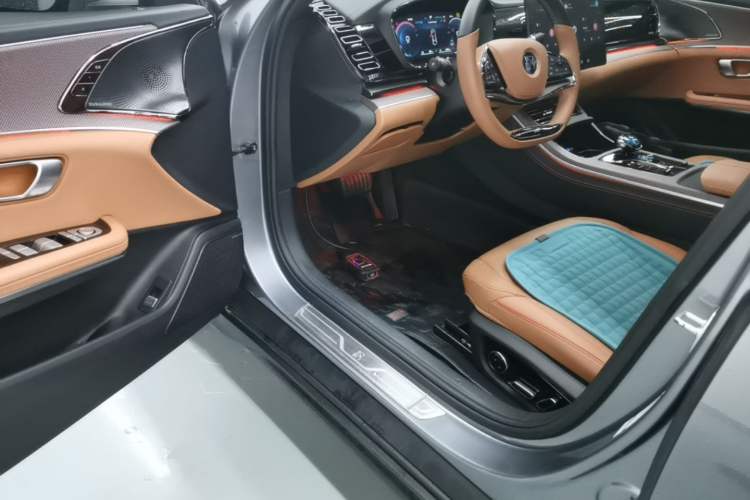 Used BYD Han 2022 DM-i 121KM Luxury Model Driver Seat