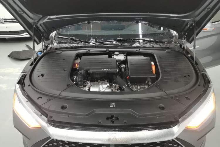 Used BYD Han 2022 DM-i 121KM Luxury Model Engine Bay
