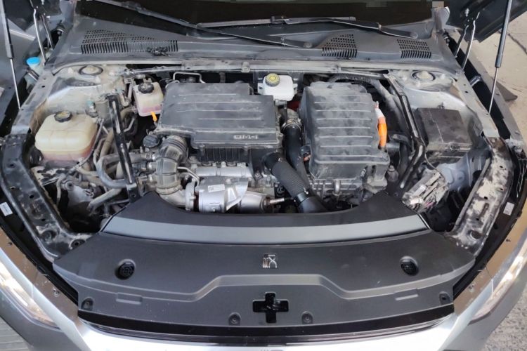 Used BYD Han 2022 DM-i 121KM Luxury Model Engine Bay