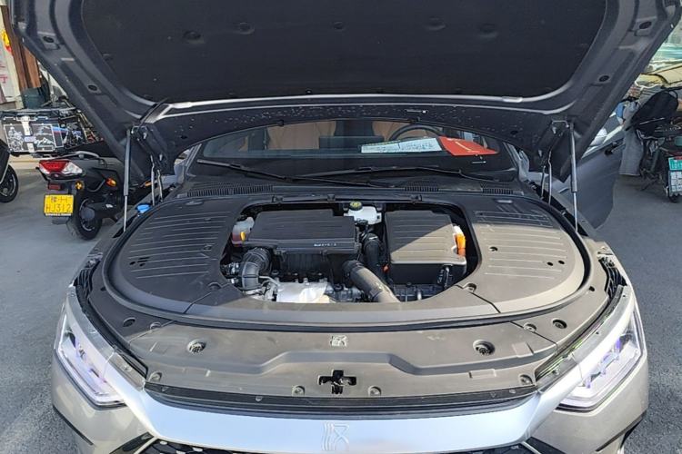 Used BYD Han 2022 DM-i 121KM Luxury Model Engine Bay