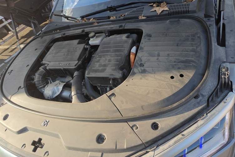 Used BYD Han 2022 DM-i 121KM Luxury Model Engine Bay Left