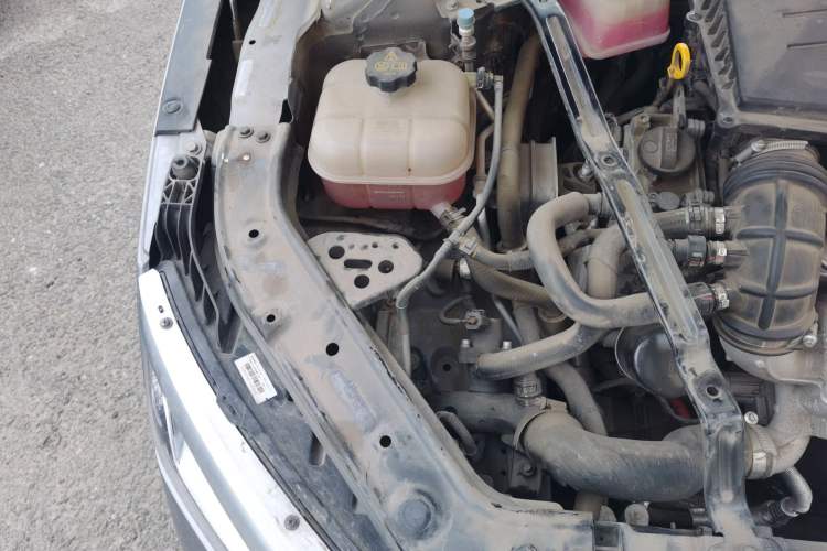 Used BYD Han 2022 DM-i 121KM Luxury Model Engine Bay Right