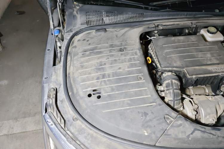 Used BYD Han 2022 DM-i 121KM Luxury Model Engine Bay Right