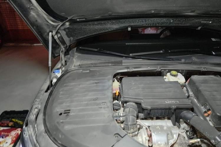 Used BYD Han 2022 DM-i 121KM Prestige Model Engine Bay Right