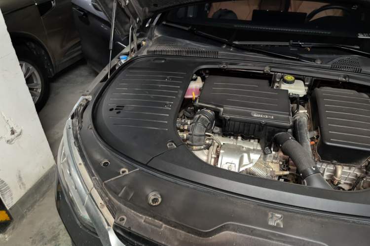 Used BYD Han 2022 DM-i 121KM Prestige Model Engine Bay Right