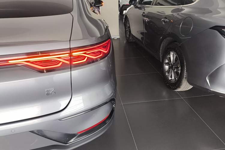 Used BYD Han 2022 DM-i 121KM Prestige Model Exterior 3