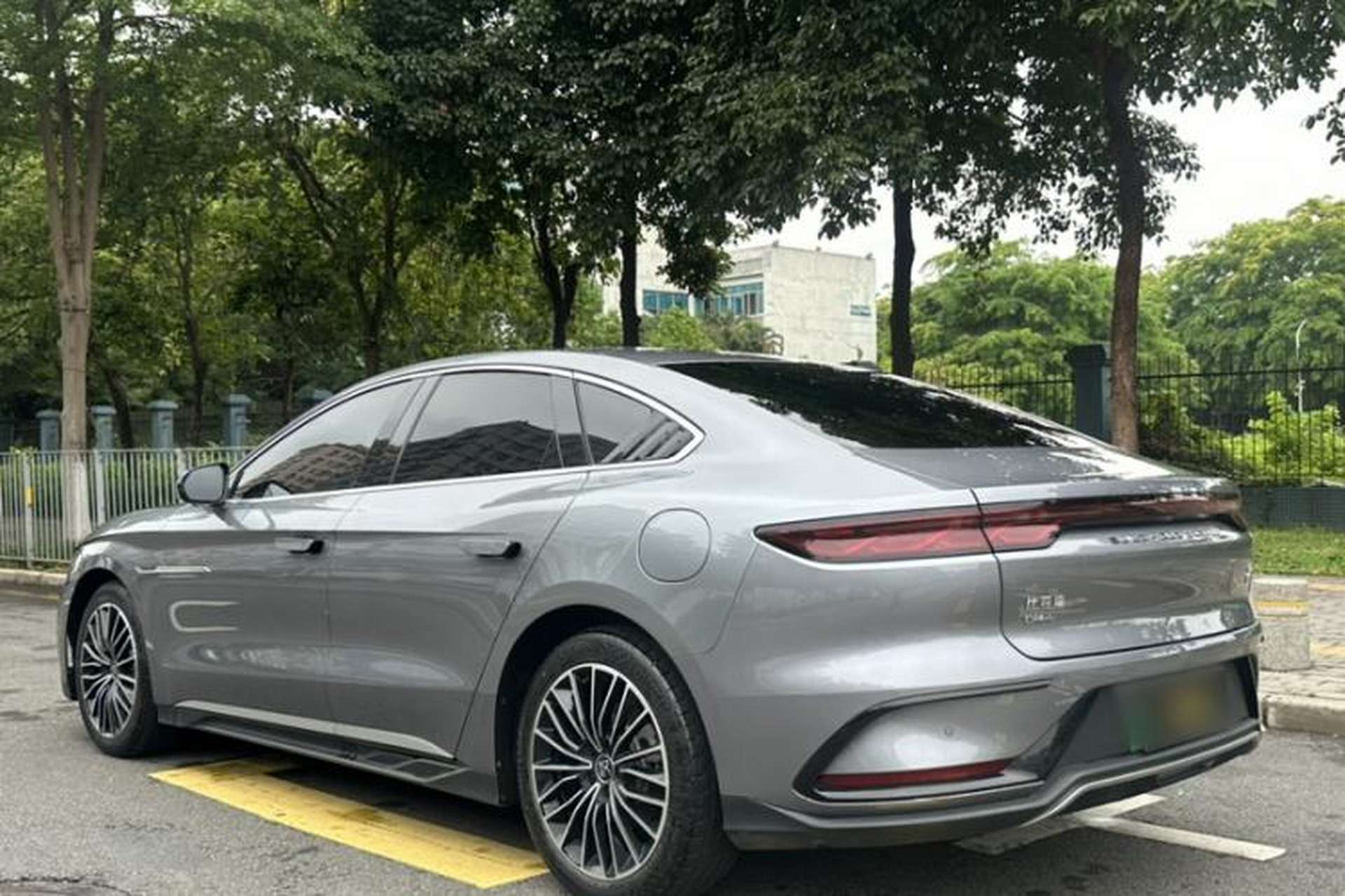 Used BYD Han 2022 DM-i 121KM Luxury Model Exterior 4