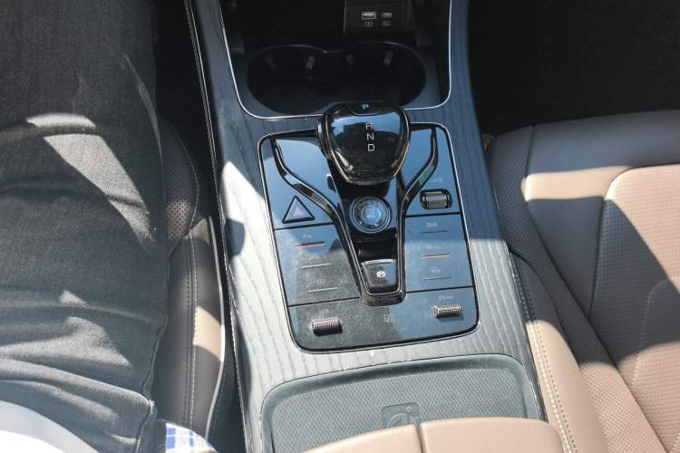 Used BYD Han 2022 EV Genesis Edition 610KM All-Wheel Drive Premium Model Gear Lever
