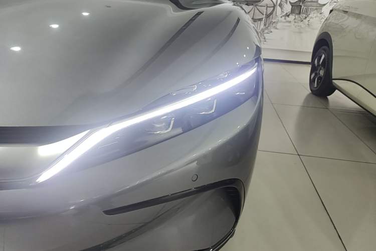 Used BYD Han 2022 EV Genesis Edition 610KM All-Wheel Drive Premium Model Left Front Headlight
