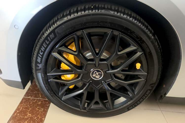 Used BYD Han 2022 EV Genesis Edition 610KM All-Wheel Drive Premium Model Left Front Wheel Hub