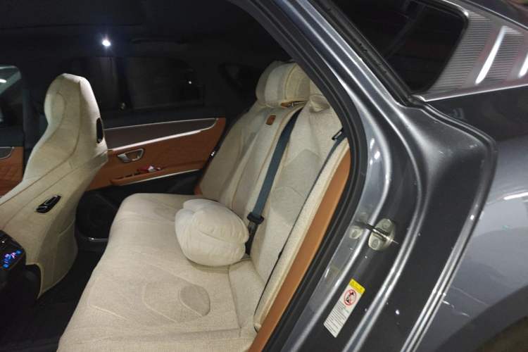 Used BYD Han 2022 DM-p 202km Four-Wheel Drive Flagship Model Left Rear Seat