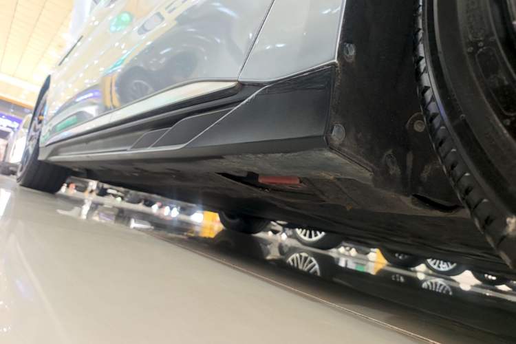 Used BYD Han 2022 EV Genesis Edition 610KM All-Wheel Drive Premium Model Left Side Sill