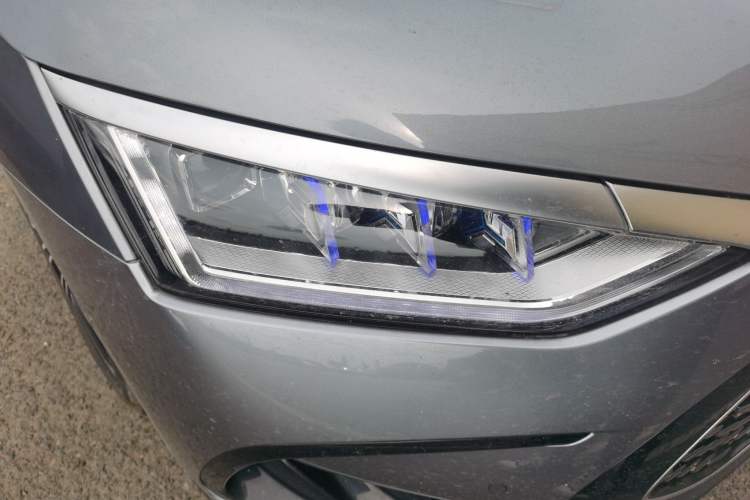Used BYD Han 2022 DM-i 121KM Luxury Model Right Front Headlight