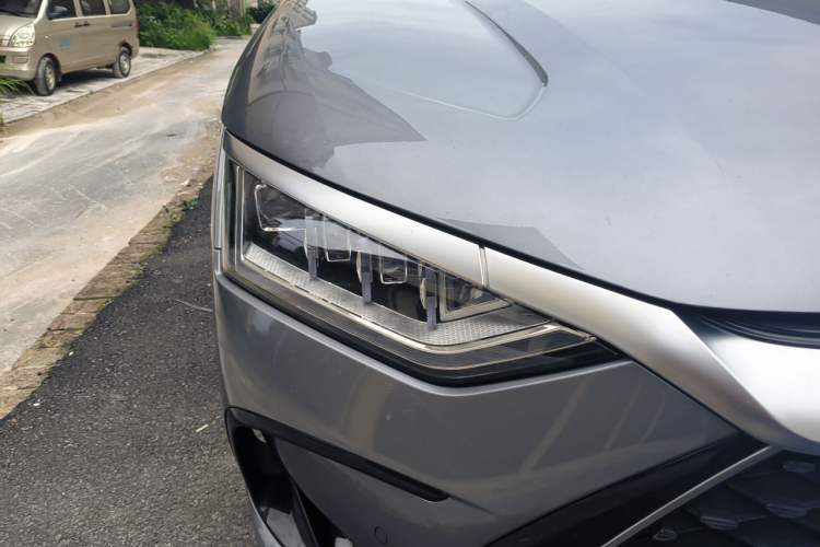 Used BYD Han 2022 DM-i 121KM Prestige Model Right Front Headlight