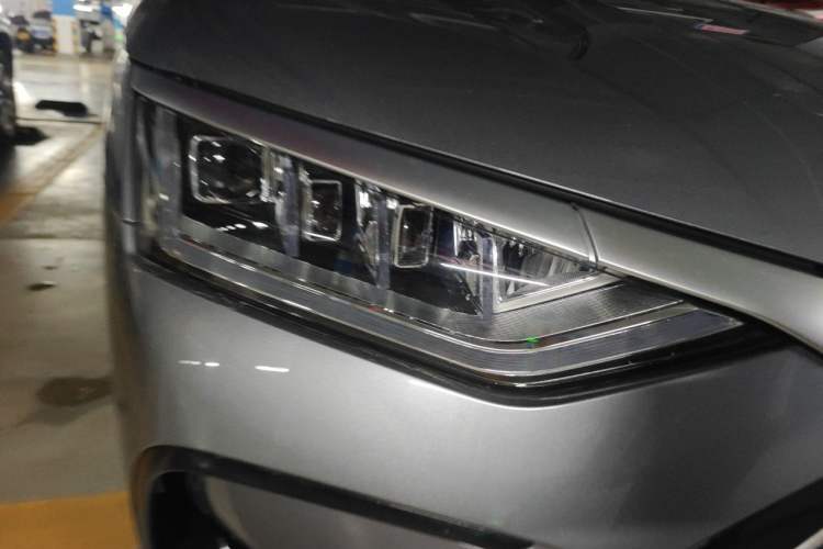 Used BYD Han 2022 DM-p 202km Four-Wheel Drive Flagship Model Right Front Headlight