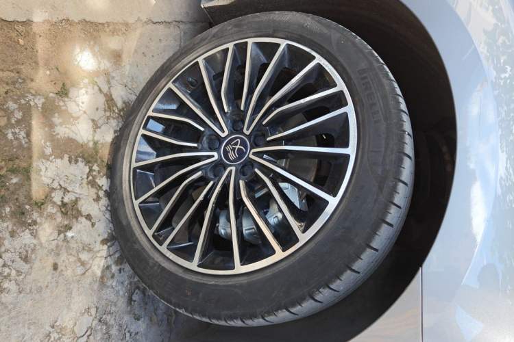 Used BYD Han 2022 DM-i 121KM Prestige Model Right Front Wheel Hub