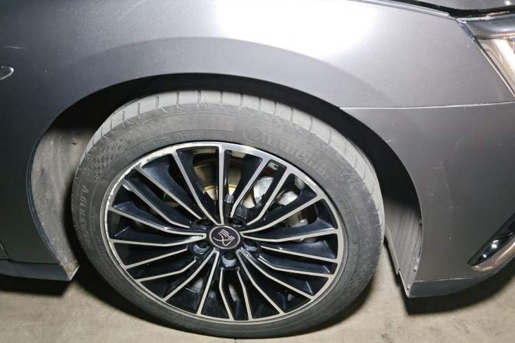 Used BYD Han 2022 DM-i 121KM Luxury Model Right Front Wheel Hub
