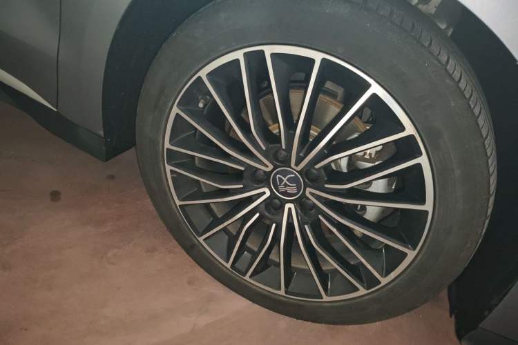 Used BYD Han 2022 DM-i 121KM Luxury Model Right Front Wheel Hub