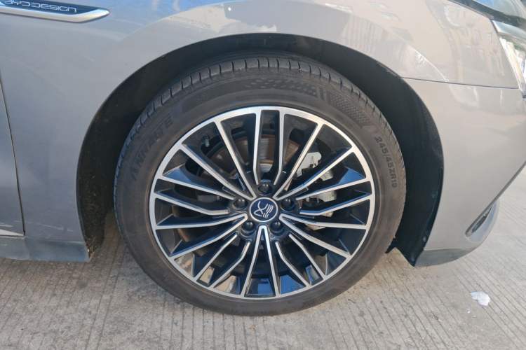 Used BYD Han 2022 DM-i 121KM Luxury Model Right Front Wheel Hub