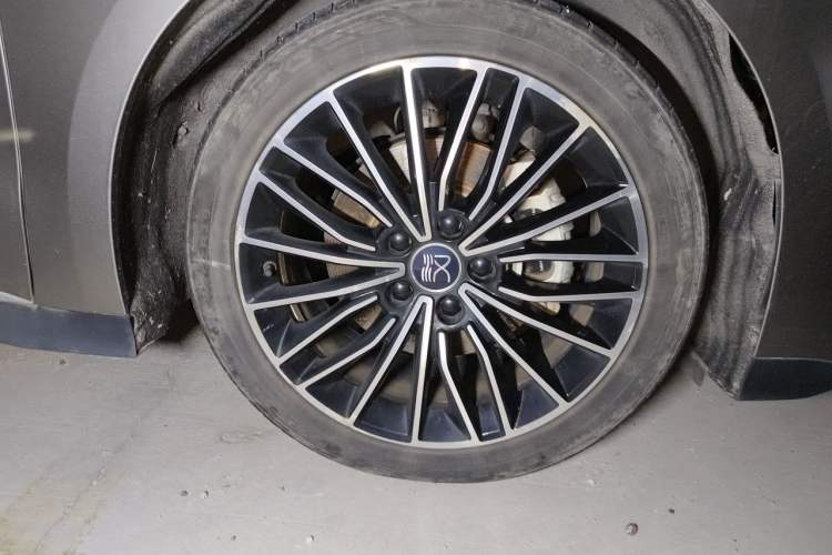 Used BYD Han 2022 DM-i 121KM Prestige Model Right Front Wheel Hub