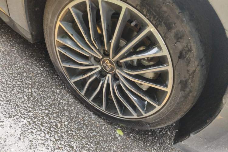 Used BYD Han 2022 DM-i 121KM Luxury Model Right Front Wheel Hub